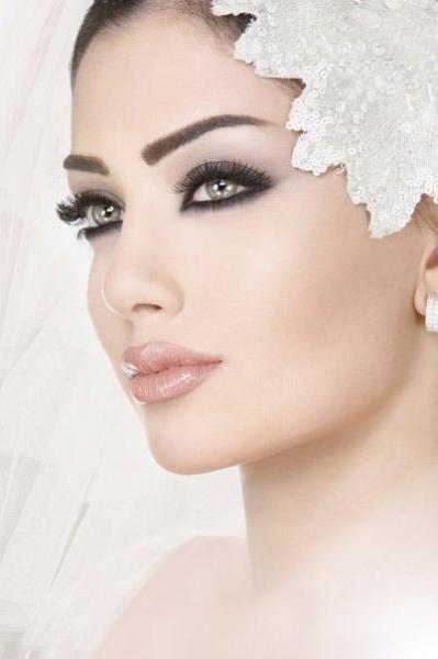 For the main wedding keep your makeup necessities