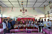 Tingkatkan Literasi Dalam Semarak HUT Polisi Wanita ke 75, Polwan Polres Soppeng Distribusikan Buku