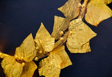 bivyleafnecklace