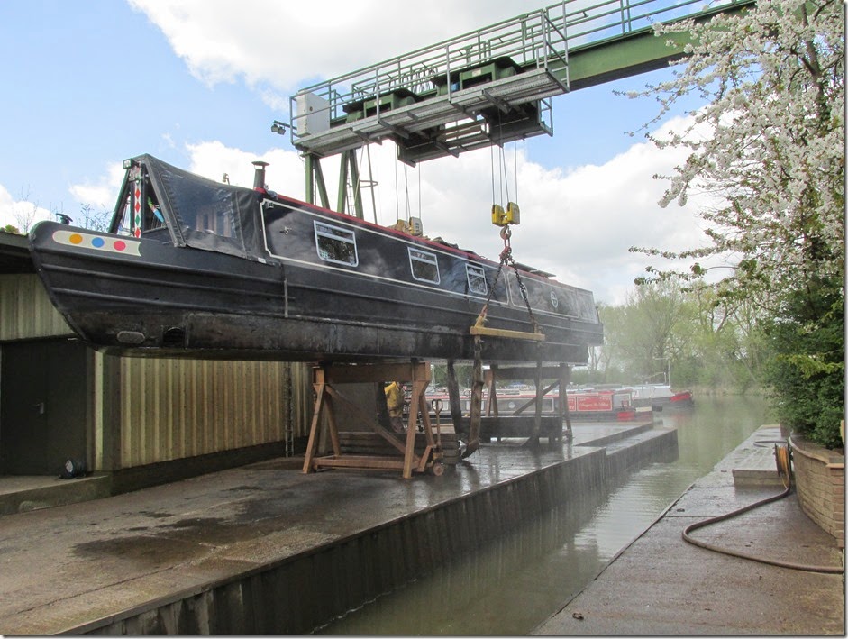 boat lift and hotel 017