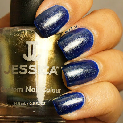 NailaDay: Insta-franken Revlon Royal and Jessica Iridescent Eye