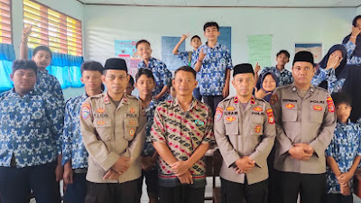 Cegah Paham Radikal, Tim Da'i Polri Satgas Madago Raya Gelar Binluh di SMP Negeri 6 Poso