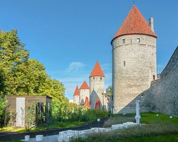1276px-Tallinn_city_wall