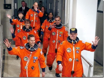 Tripulação do STS-131 (Foto: Gary I. Rothstein / EFE)