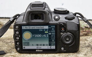 Nikon D3100 Lensa Kit ED II 18-55 mm
