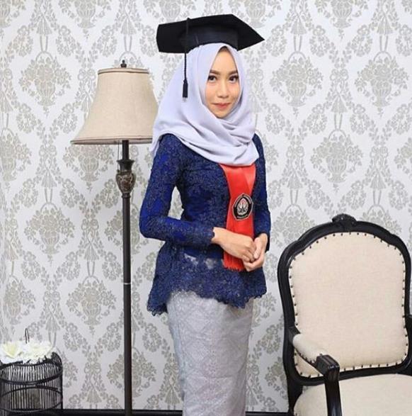 52 Inilah Model  Kebaya Gaun Hijab 2021 