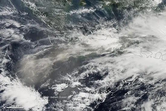 Citra Erupsi Gunung Kelud dari Luar Angkasa