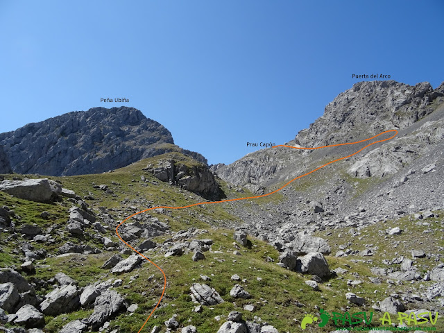 Ruta Peña Ubiña por la Arista Norte: Jou de las Cabras, camino al Prau Capón