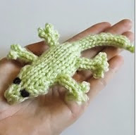 http://translate.google.es/translate?hl=es&sl=en&u=http://drfrankknits.wordpress.com/2014/08/29/free-pattern-fridays-gecko-lizards/&prev=/search%3Fq%3Dhttp://drfrankknits.wordpress.com/2014/08/29/free-pattern-fridays-gecko-lizards/%26safe%3Doff%26biw%3D1429%26bih%3D961