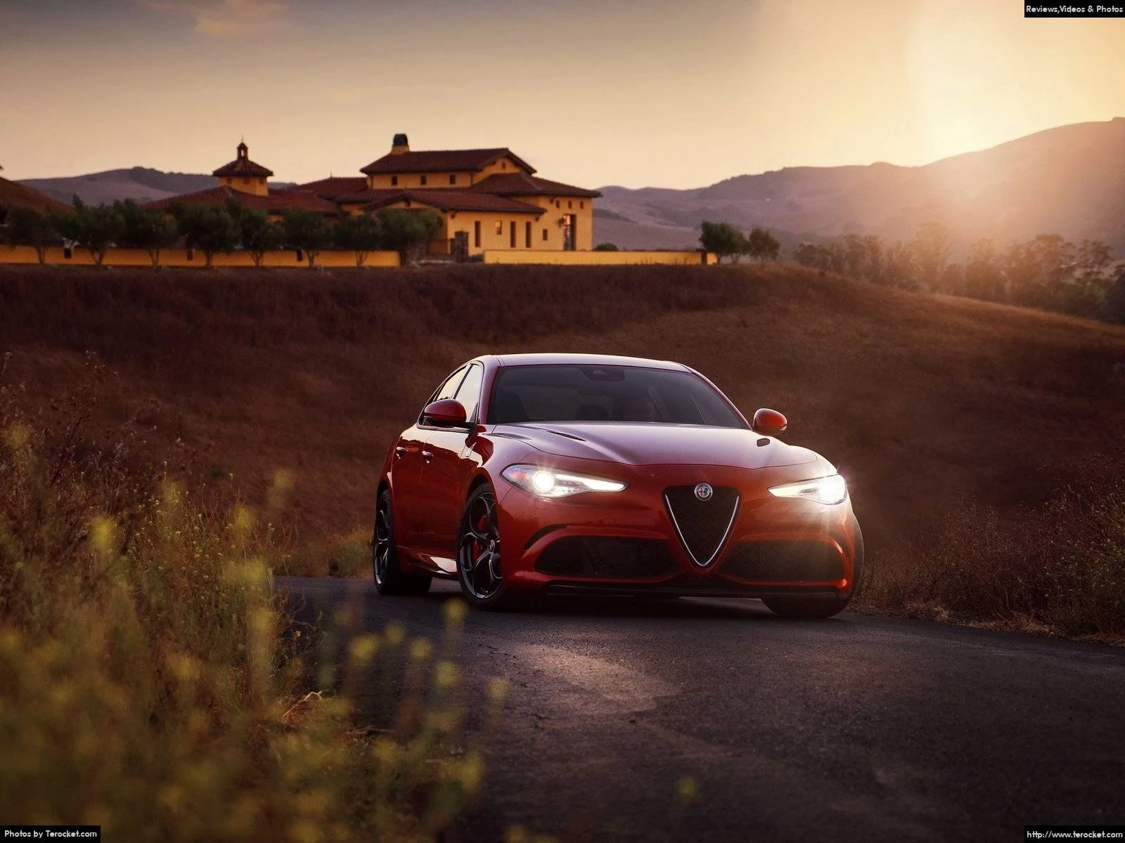 Hình ảnh xe ô tô Alfa Romeo Giulia 2016 & nội ngoại thất