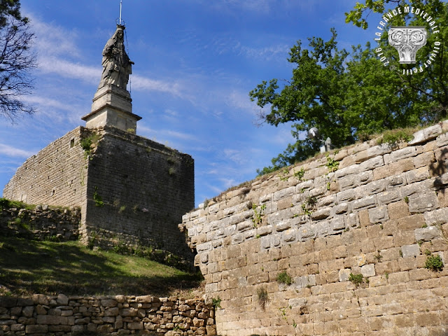 SABRAN (30) - Château-fort