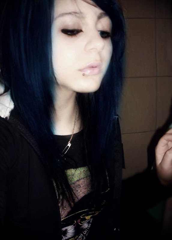Dark blue hairstyle for emo girls