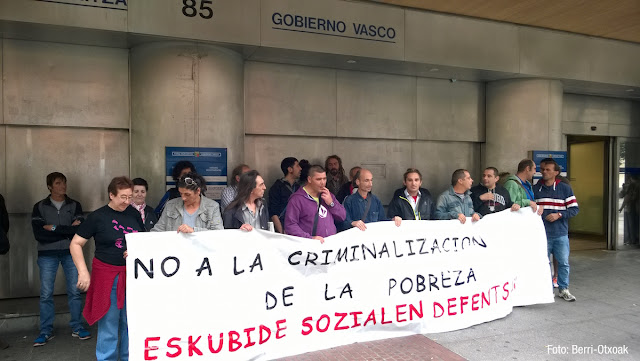 Protesta ante Gobierno Vasco contra la criminalización de la pobreza