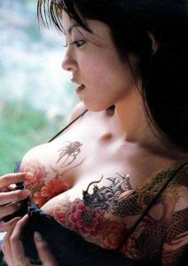 Japanese Flower Tattoo Design on Ches Girl