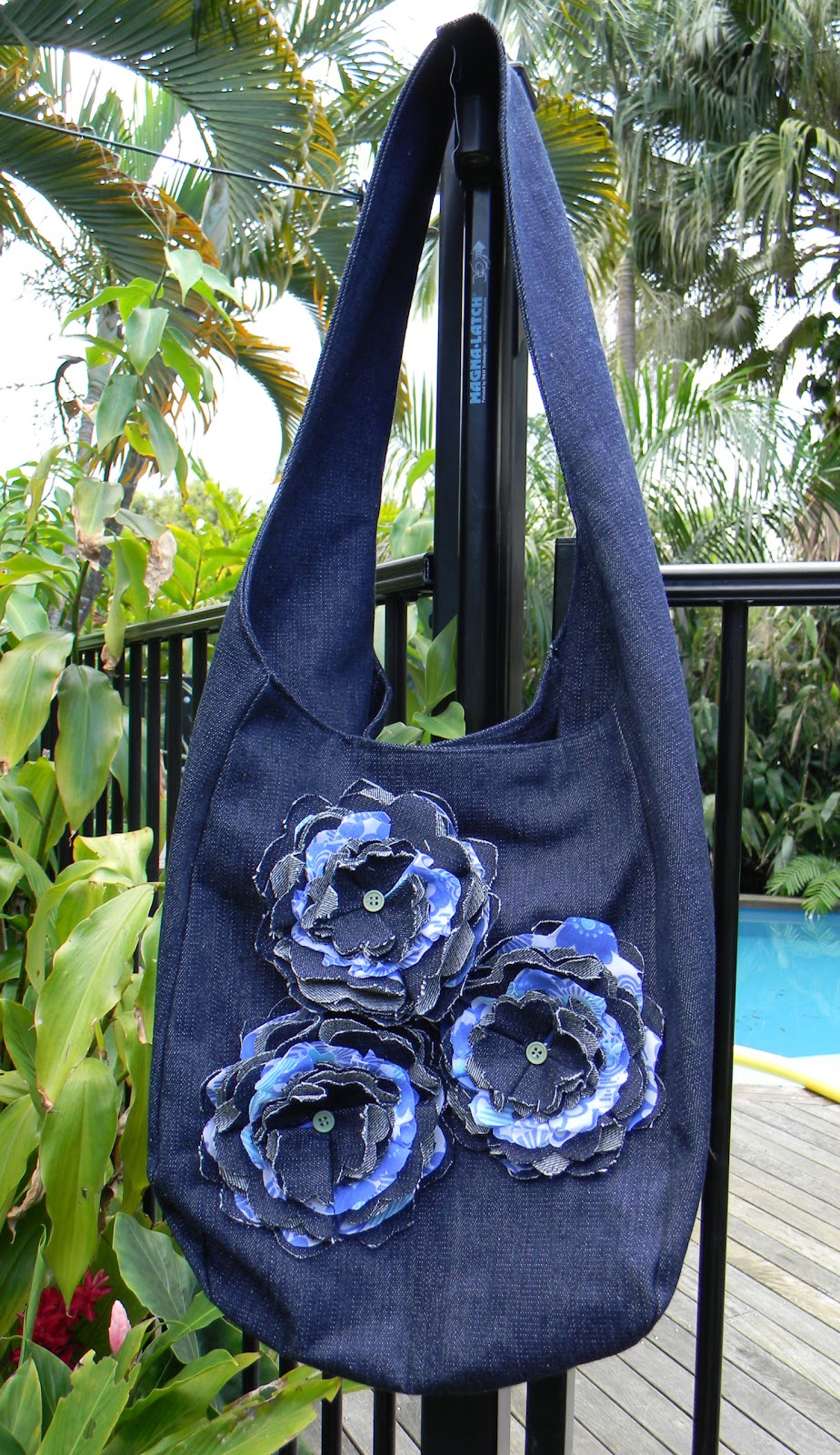 pins  needles - Denim bag in bloom