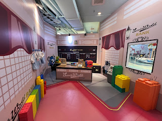 暑假室內遛小孩方案：貝兒絲樂園(Bear's world)付費室內親子館，大台北地區一共有四家：新莊館，南港館， 板橋館，暑假期間還多一家新光三越站前店13樓玩寶樂園-夢幻甜點星球，每一館都有不同的主題特色，板橋貝兒絲樂園位於江子翠捷運站出口大樓B1,親子館，幼兒爬行區,餐飲服務外，也有生日派對包場