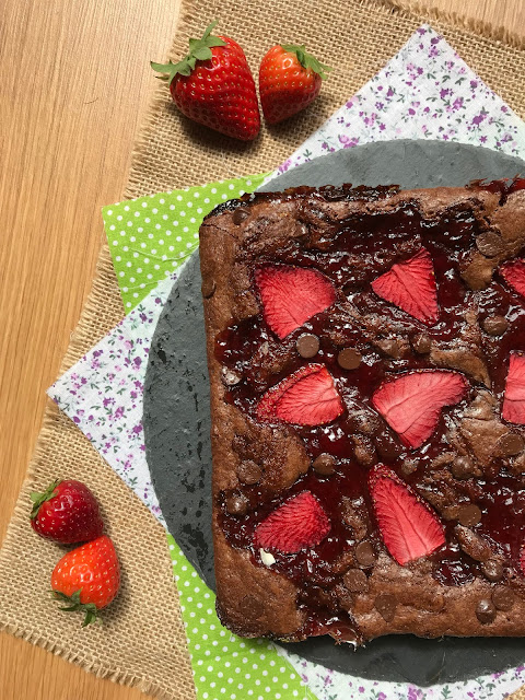 brownie de chocolate con fresa receta