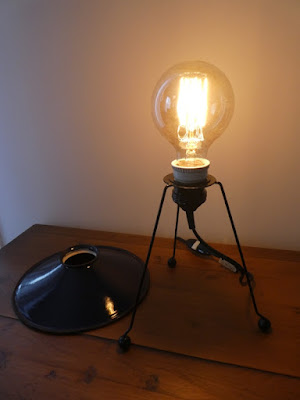 Stativ, ovni, ufo, space age, espace, émaillé, tripode, jouy le chatel, éclairages, lampe, lampesgrichard, richard, grichard, g’richard, vintage, ancien, retro, atelier, désign, industriel, édison, brocante, loft, dans le noir, ampoule