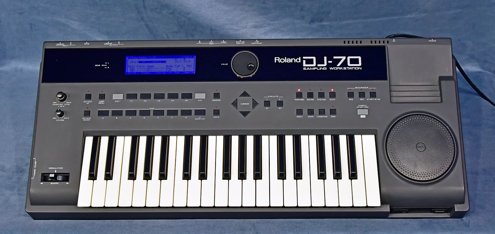 Roland DJ-70 (1992)