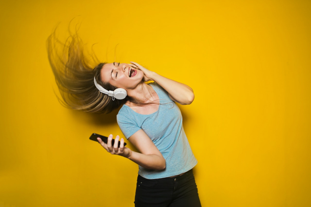 Music and blue to treat stress, according to researchers