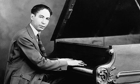 Ο Τζέλι Ρολ Μόρτον στο πιάνο / Jelly Roll Morton on the piano