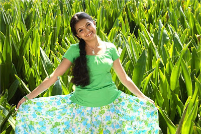 saranya mohan actress pics