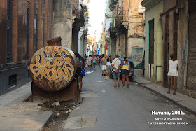 Улица в Гаване и граффити
