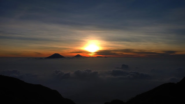 Nikmati Sunset Gunung Merbabu