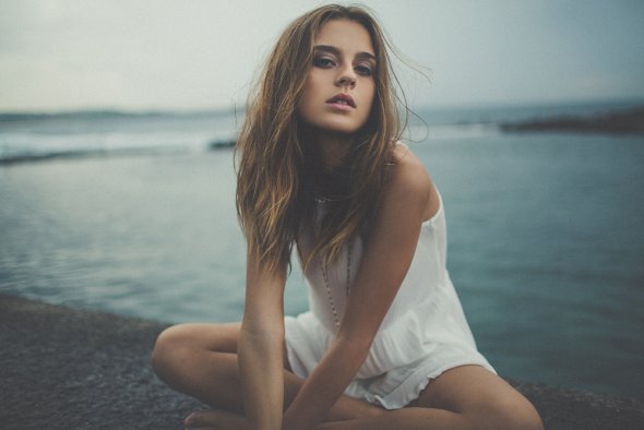 Julia Trotti arte fotografia fashion mulheres modelos beleza ensaio a beira tempestade cabelos esvoaçantes sian kelley