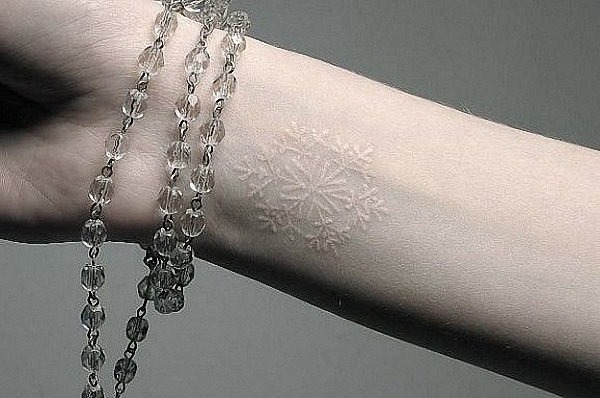 floco_de_neve_tatuagem_no_pulso