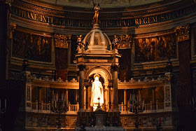 Budapest :  l'autel baroque de la basilique de Saint Etienne