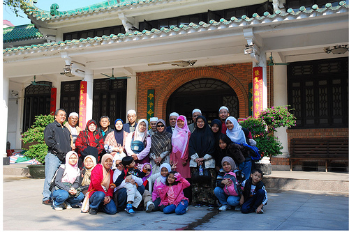 Muslim chinese family  mosque