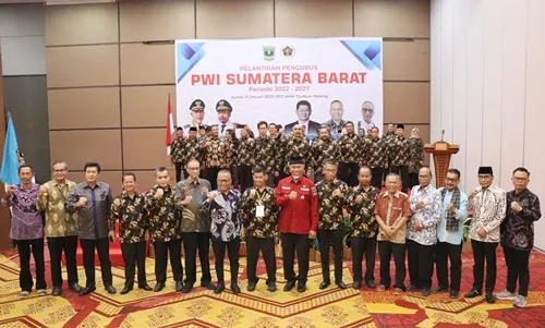 Atal S Depari Lantik Pengurus PWI Sumbar, Basril Basyar: Kita Akan Benahi Organisasi