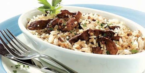 Arroz com iscas de fígado