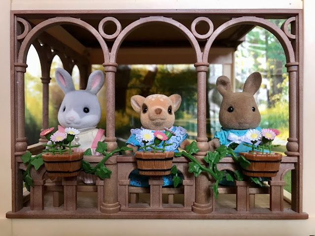 Sylvanian Families Grand Mansion Garden 