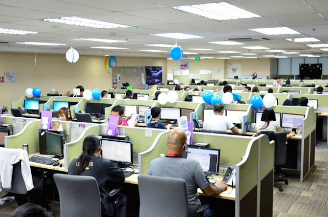 O call center é um dos trabalhos mais abusivos que se podem ter. Como já denunciamos aqui, acontece muita coisa absurdas. Com a reforma de Temer tende a só piorar. Por isso é de grande importância que os sindicatos organizem uma greve geral nos call center para barrar as reformas de Temer que tem revoltado todos os trabalhadores.