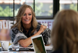   tilda swinton trainwreck, tilda swinton trainwreck youtube, trainwreck tilda swinton interview, tilda swinton trainwreck accent, tilda swinton amy schumer, who plays amy