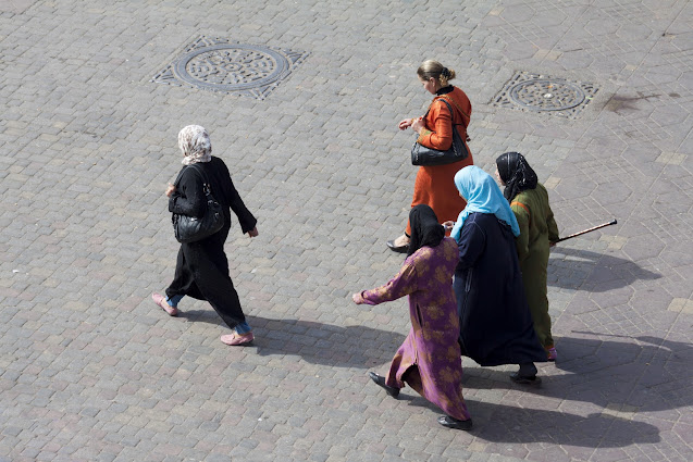 Persone a passeggio-Piazza Djemaa El Fna-Marrakech