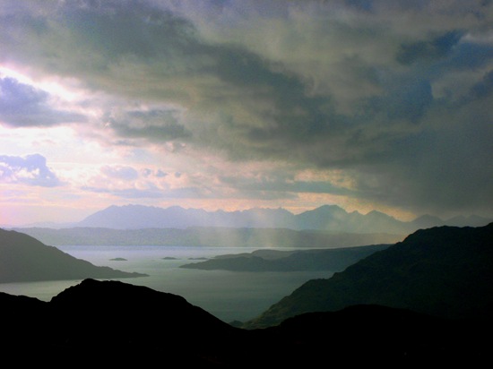 SNOW SHOWERS SWEEP LOCH NEVIS & SKYE CUILLIN