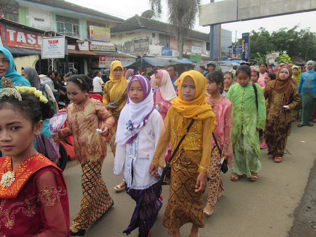 Peringati Hari Kartini, Ratusan Anak TK dan SD Pawai