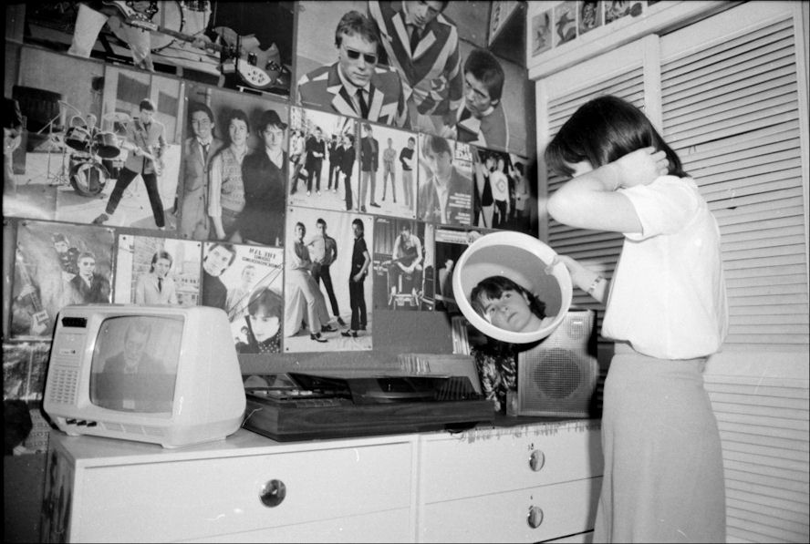 Pictures of a Teenage Girl Room in the 1970s ~ vintage everyday