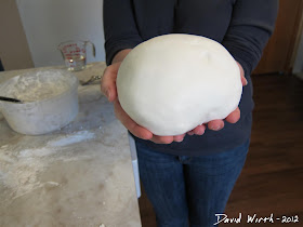 what is fondant, cake covering, frosting, how to make fondant, cake pops