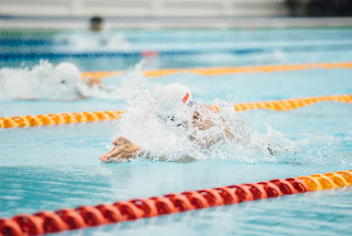 Swimming Form: image of a swimmer swmming in a lap lane