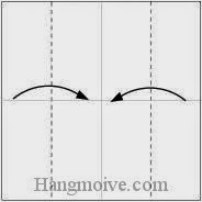 Bước 2: Gấp hai cạnh tờ giấy vào trong.