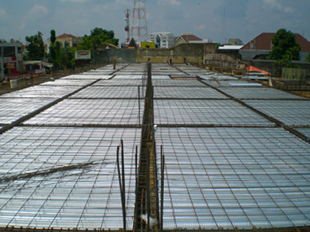 Pemasangan Decking on Pemasangan  Memakai Steel Floor Deck Juga Menghemat Semen  Bekisting