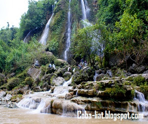 Pemandangan air terjun