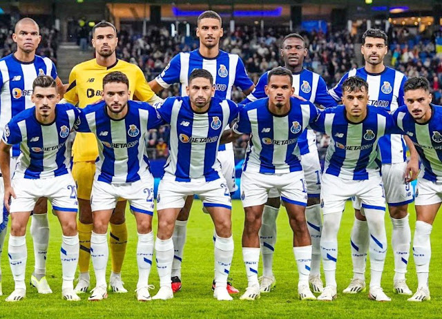 F. C. PORTO. Temporada 2023-24. Pepe, Diogo Costa, David Carmo, Zaidu Sanusi, Mehdi Taremi. André Franco, João Mário, Alan Varela, Wenderson Galeno, Iván Jaime, Stephen Eustáquio. F. K. SHAKHTAR DONETSK 1 🆚 F. C. PORTO 3 Martes 19/09/2023, 21:00 horas. Liga de Campeones, fase de grupos, Grupo H, jornada 1. Hamburgo, Alemania, Volksparkstadion: 46.729 espectadores. GOLES: ⚽0-1: 8’, Wenderson Galeno. ⚽1-1: 13’, Kevin Kelsy. ⚽1-2: 15’, Wenderson Galeno. ⚽1-3: 29’, Mehdi Taremi.