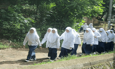 Puisi Perpisahan Sekolah 3 Bait