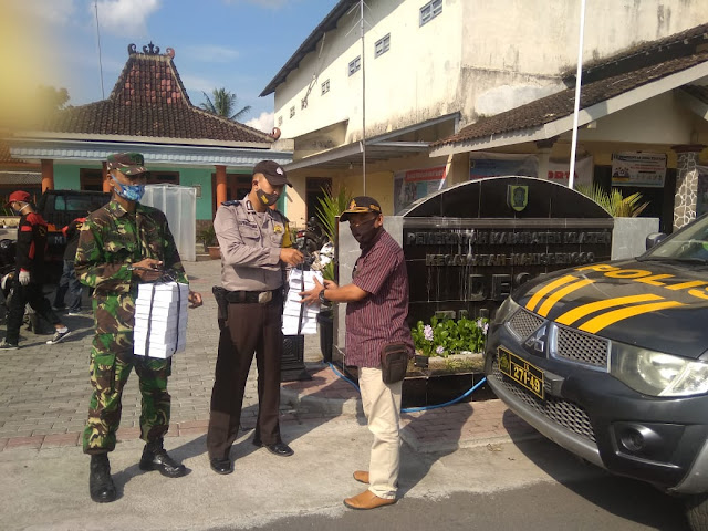 Babinsa Dan Relawan Bersinergi Dalam Kegiatan Baksos Ke Masyarakat