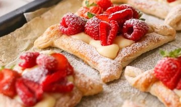 PUFF PASTRY with vanilla pudding & strawberries - a bakery near me